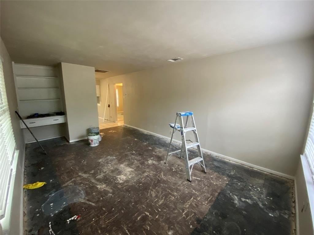 1412 Oakwood Dr - Photo 4 of 11
