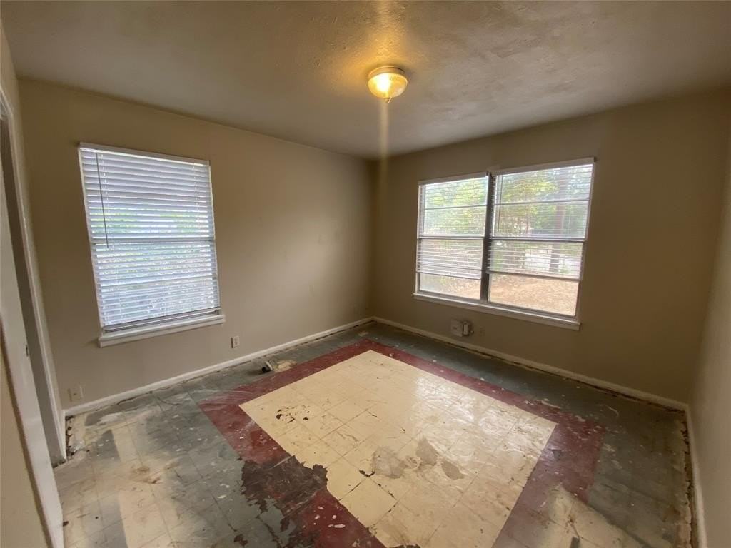 1412 Oakwood Dr - Photo 7 of 11