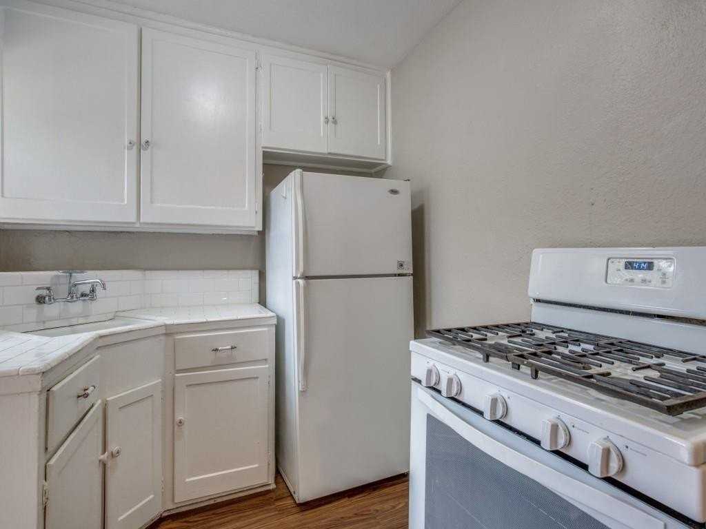 902 Denton St - Photo 6 of 12