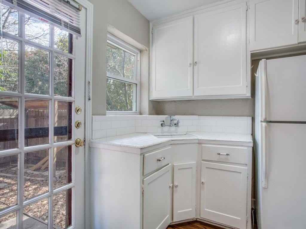 902 Denton St - Photo 7 of 12
