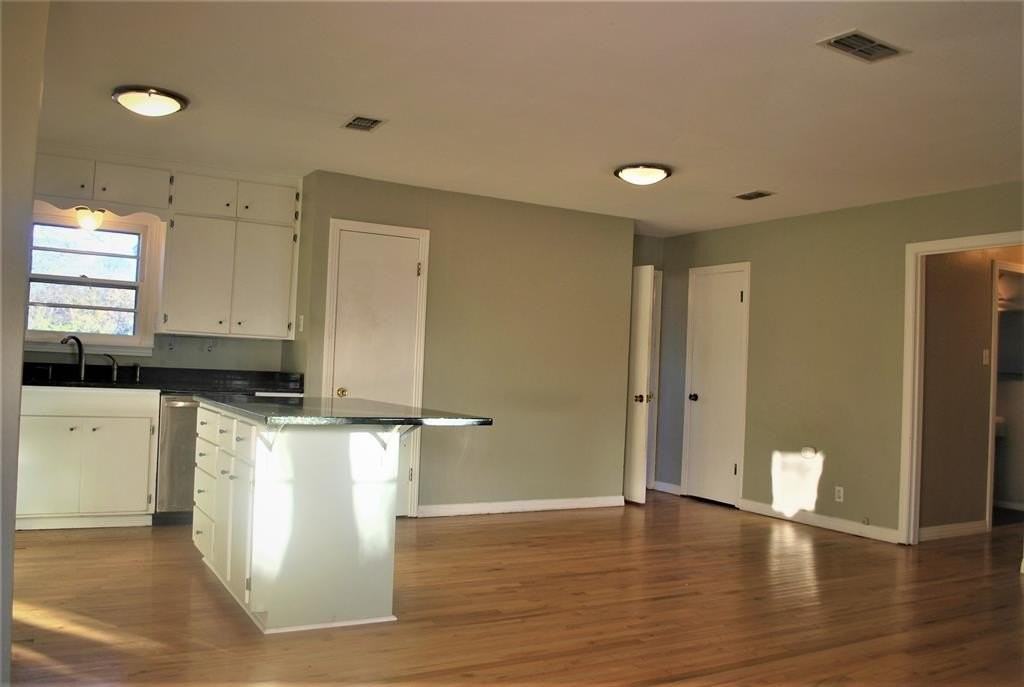 1310 Coit St - Photo 3 of 28