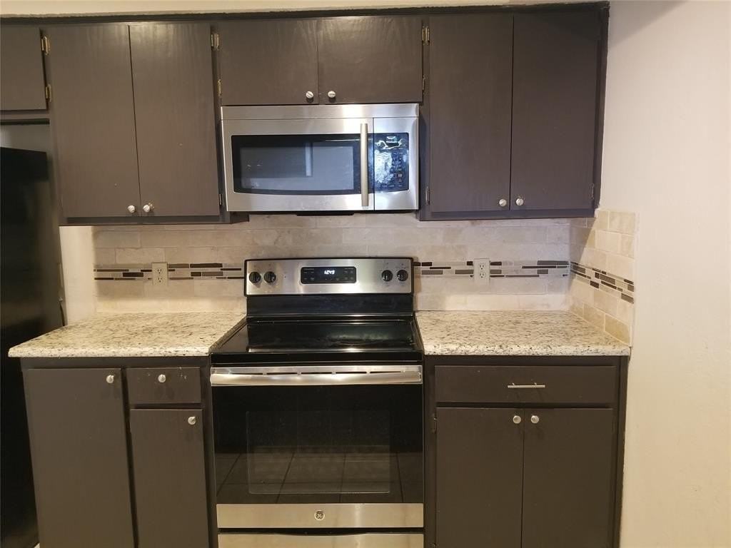 1223 Dallas Dr - Photo 3 of 17