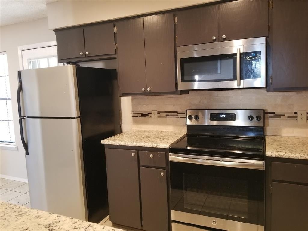 1223 Dallas Dr - Photo 4 of 17