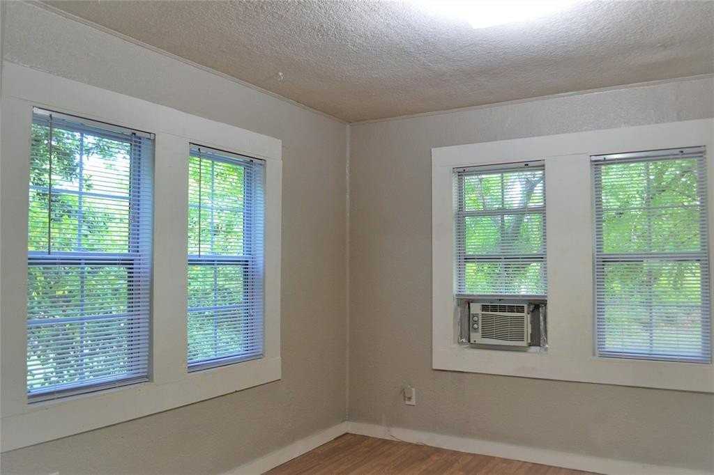 1301 Bernard St - Photo 3 of 13