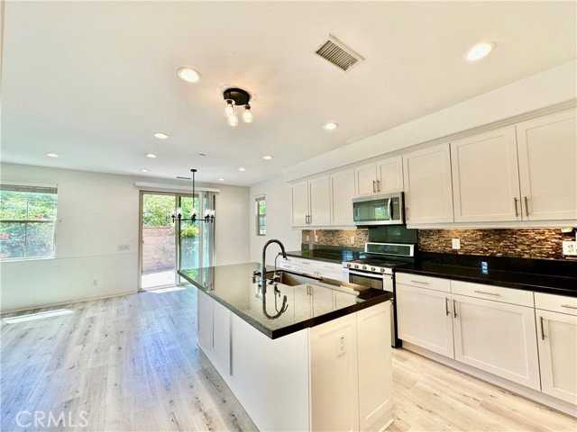 53 Fosco St - Photo 6 of 8