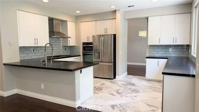 47 Camarin St - Photo 2 of 8