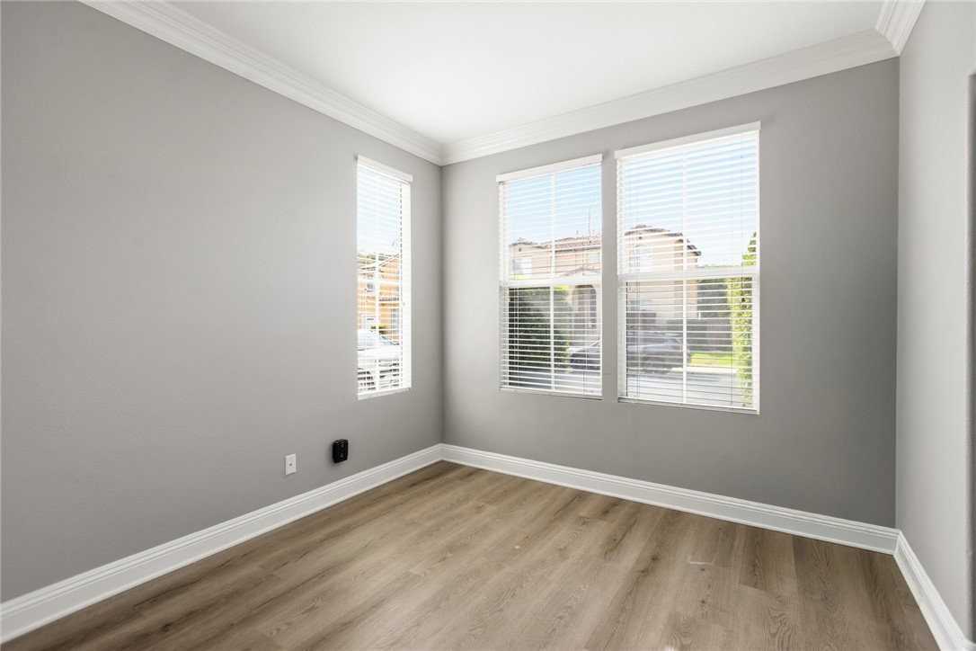 10242 Boyd Dr - Photo 3 of 8