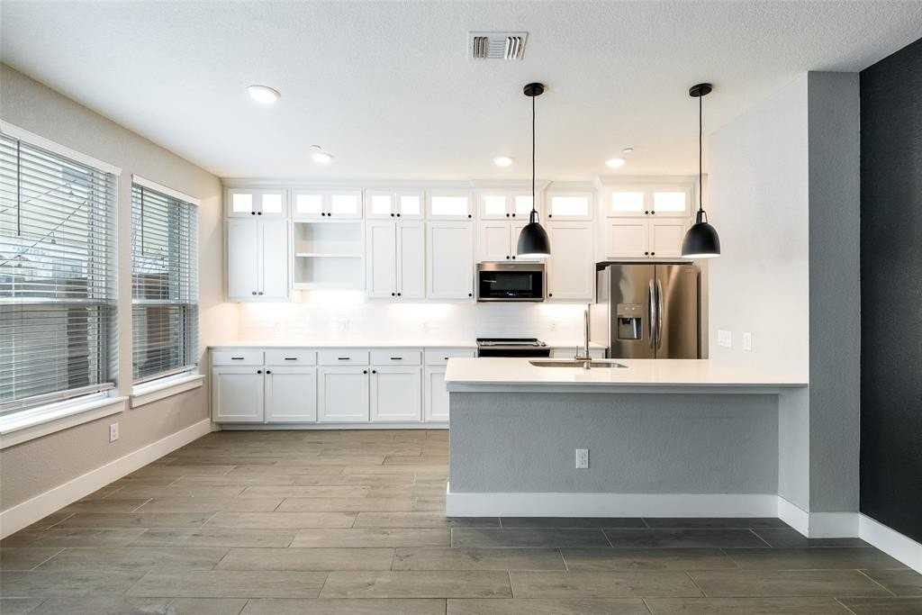 2133 Lovedale Ave - Photo 2 of 24
