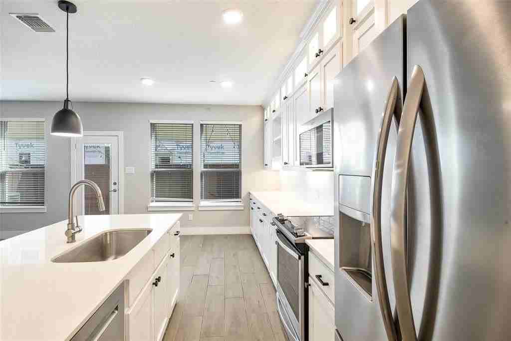 2133 Lovedale Ave - Photo 5 of 24