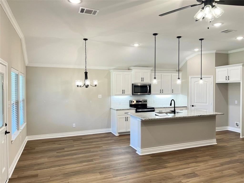 706 Greyson Ln - Photo 5 of 27