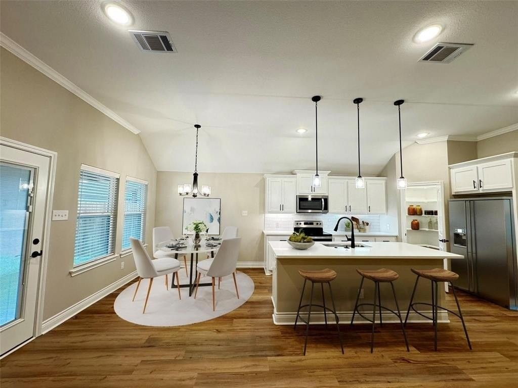 706 Greyson Ln - Photo 6 of 27