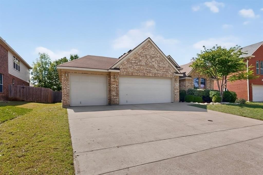 8304 Cornerstone Dr - Photo 2 of 36