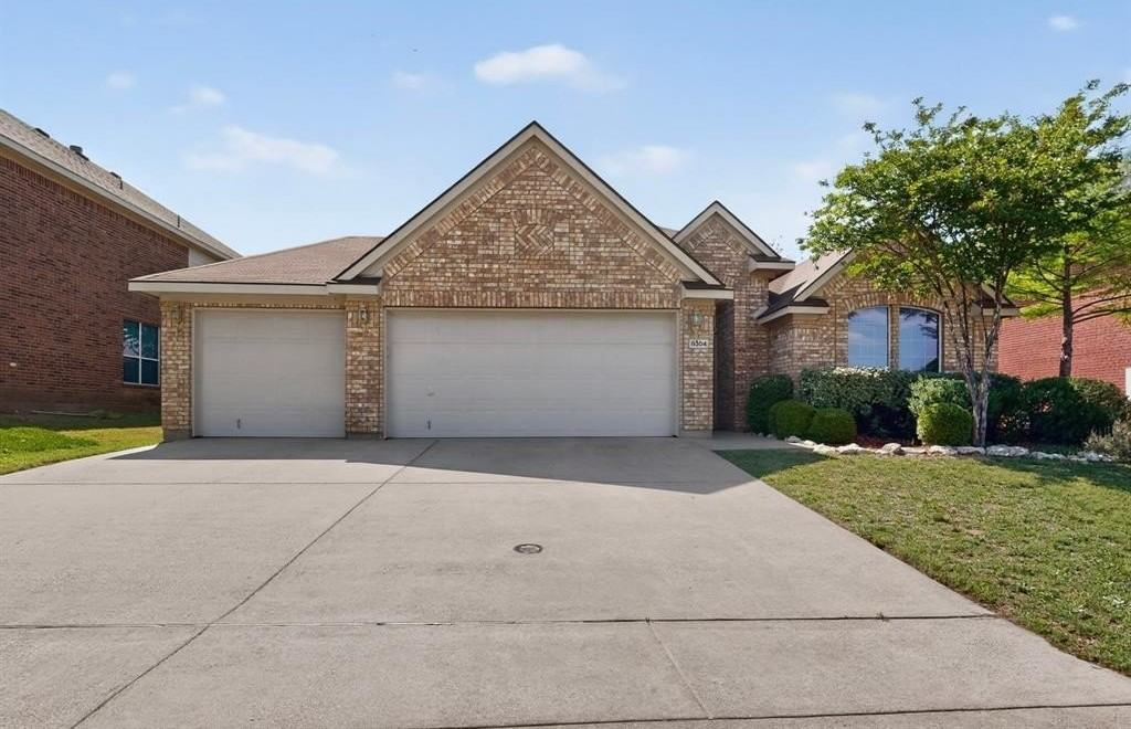 8304 Cornerstone Dr - Photo 3 of 36
