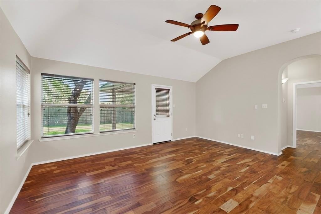 8304 Cornerstone Dr - Photo 5 of 36