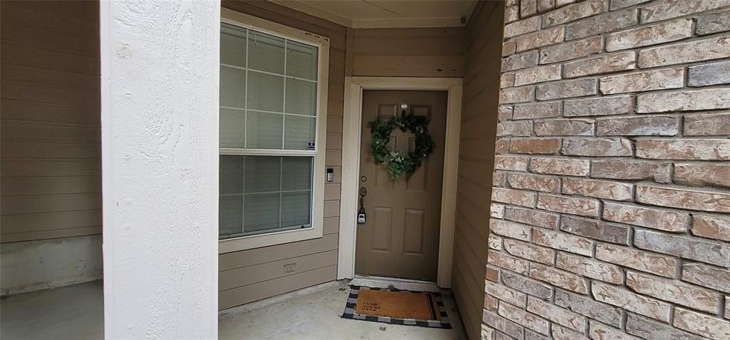 909 Avondale Ln - Photo 2 of 19