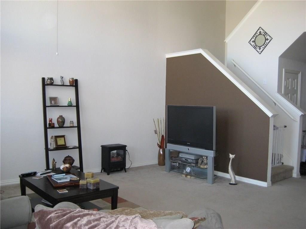 909 Avondale Ln - Photo 4 of 19