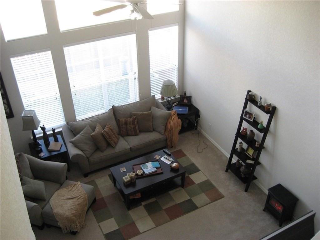 909 Avondale Ln - Photo 5 of 19