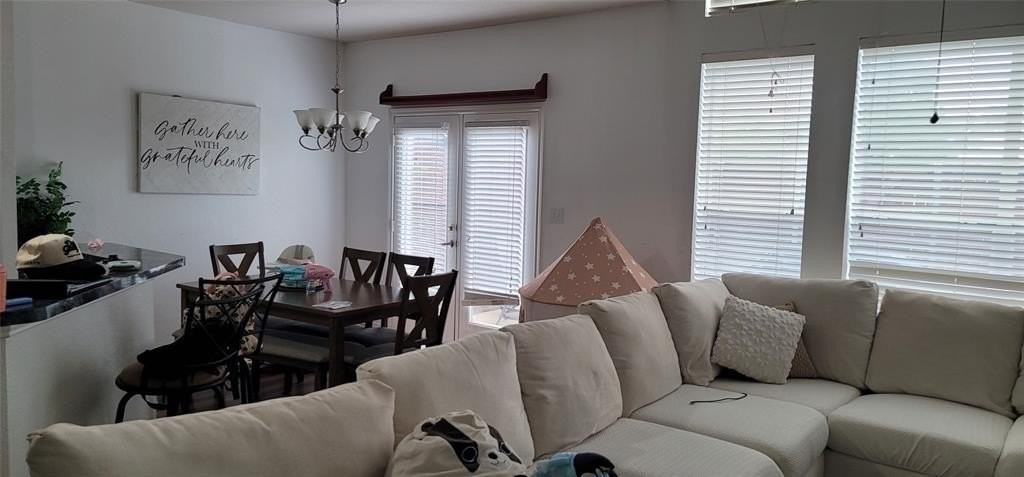 909 Avondale Ln - Photo 6 of 19