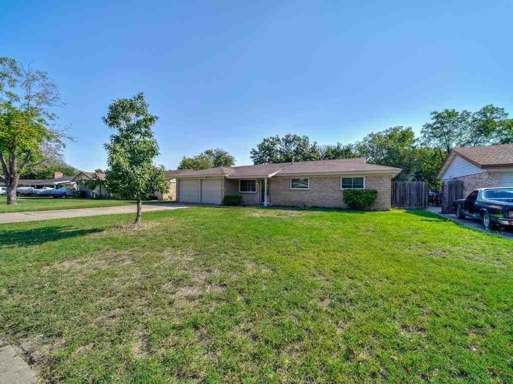844 Saddle Rd - Photo 2 of 27