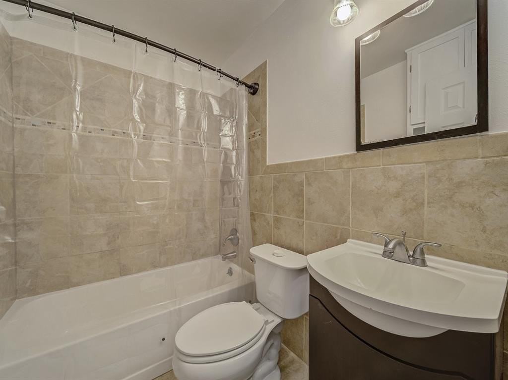 844 Saddle Rd - Photo 5 of 27