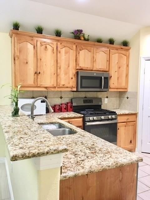 2217 Beaumont St - Photo 2 of 20