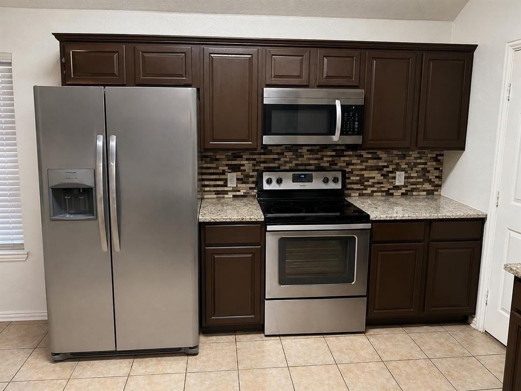 1122 Hayworth Ave - Photo 7 of 17