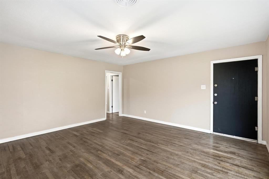 1209 Kirkwood St - Photo 5 of 35