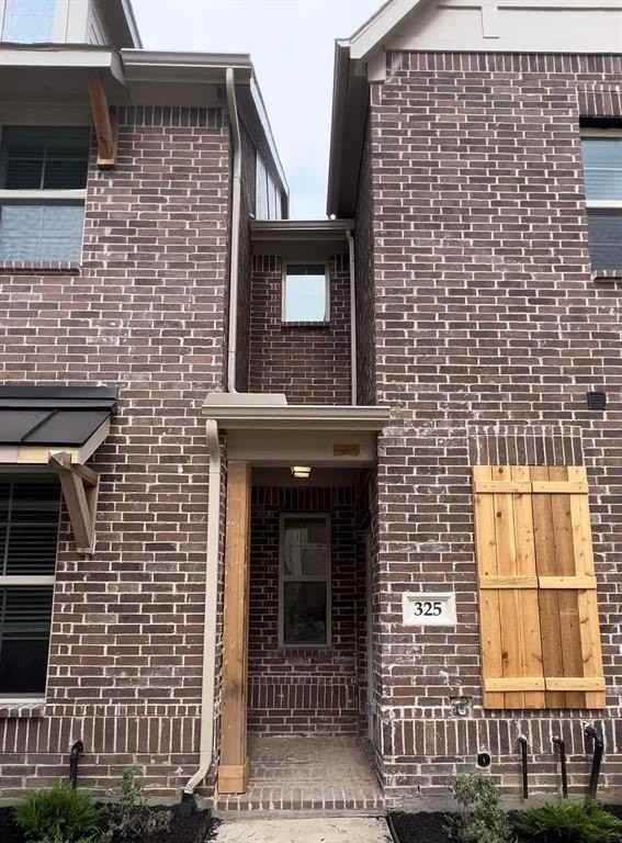 325 Baker Dr - Photo 3 of 10