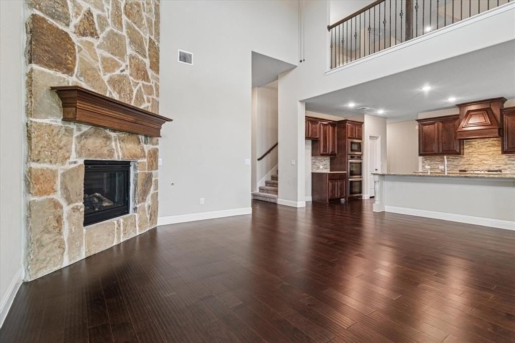 1702 Veneto Dr - Photo 4 of 26