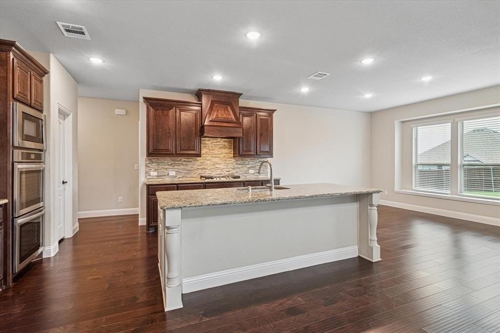1702 Veneto Dr - Photo 5 of 26