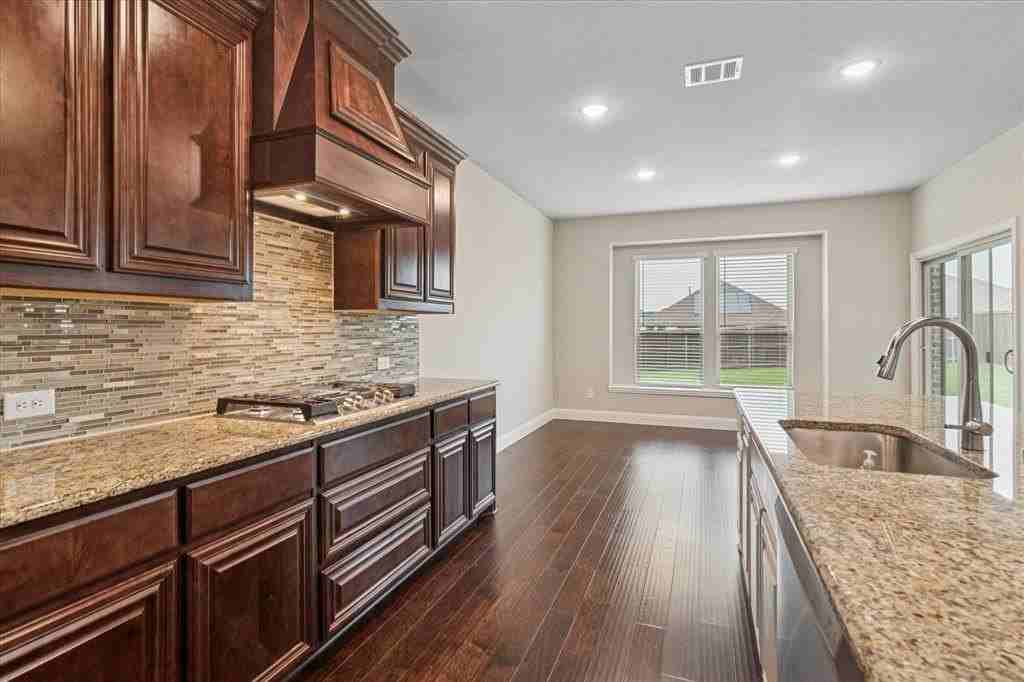 1702 Veneto Dr - Photo 6 of 26