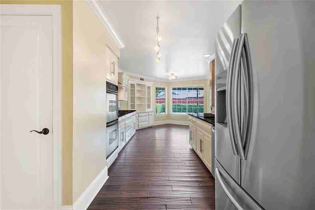 6109 Highgate Ln - Photo 6 of 25