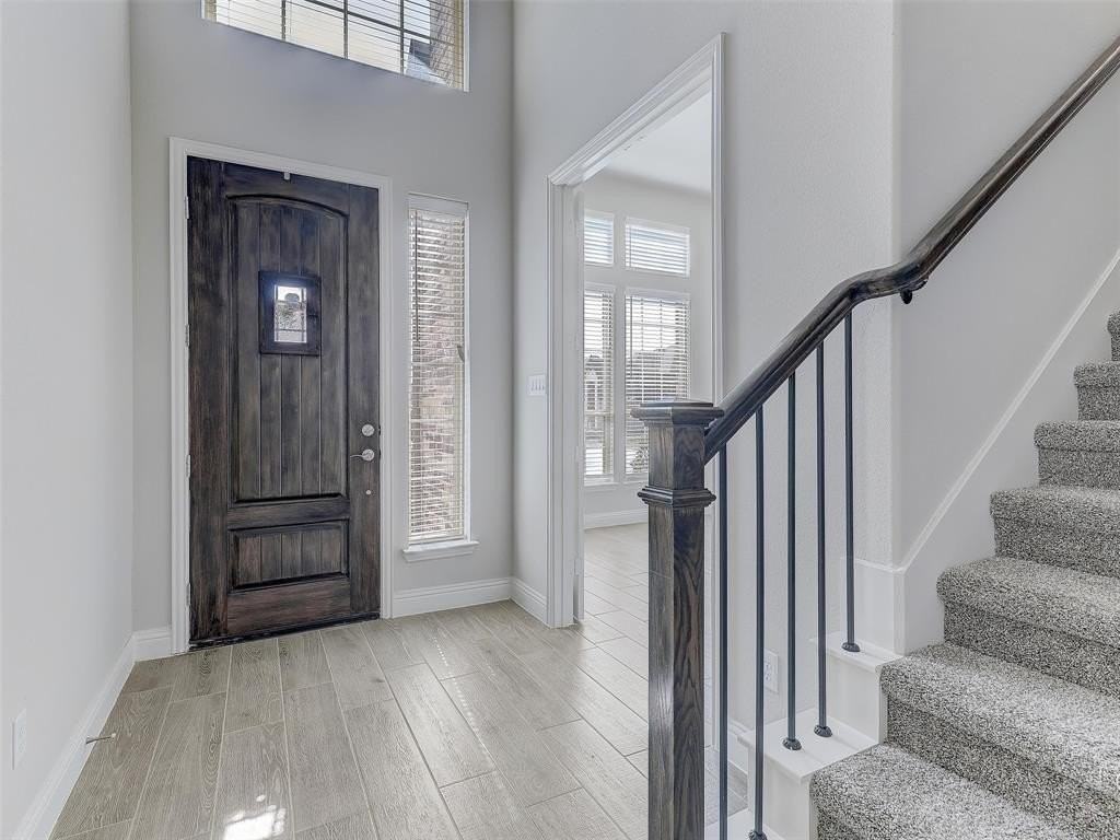 1228 Horsetail Dr - Photo 4 of 38