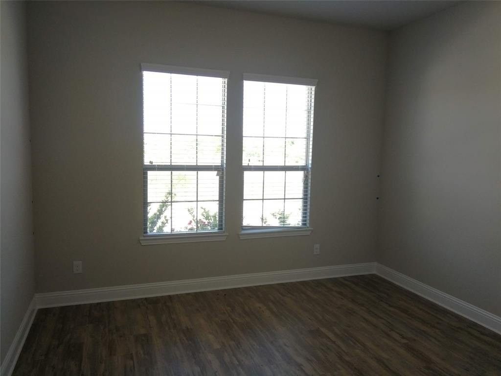 1513 Gallant Fox Dr - Photo 4 of 29