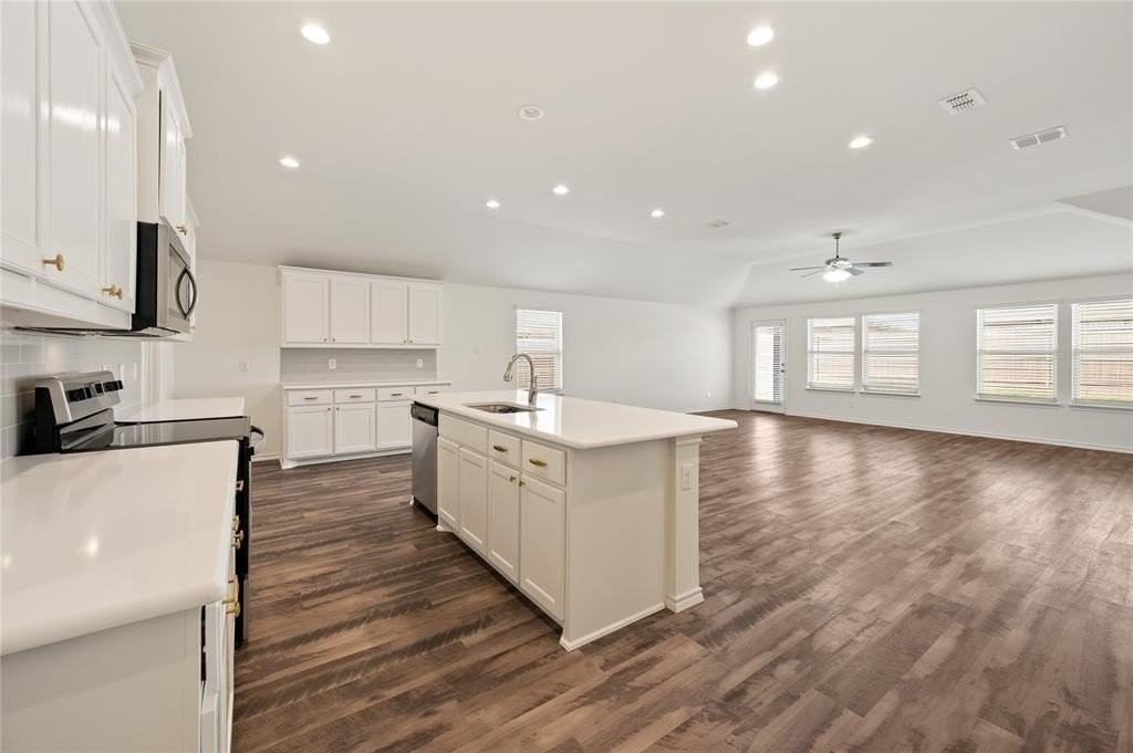 3204 Montego Bay Ln - Photo 3 of 26