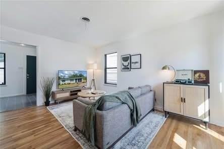 1007 Epenard St - Photo 2 of 9