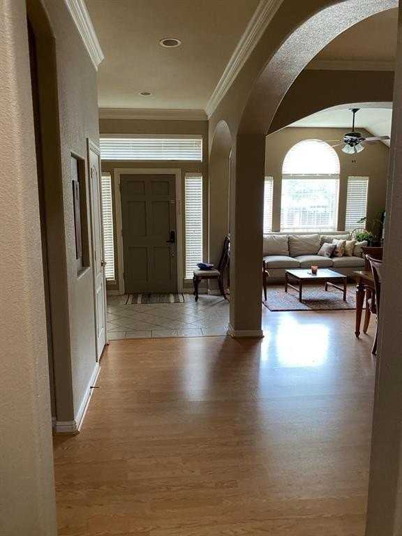 2945 Silvercrest Ln - Photo 2 of 16