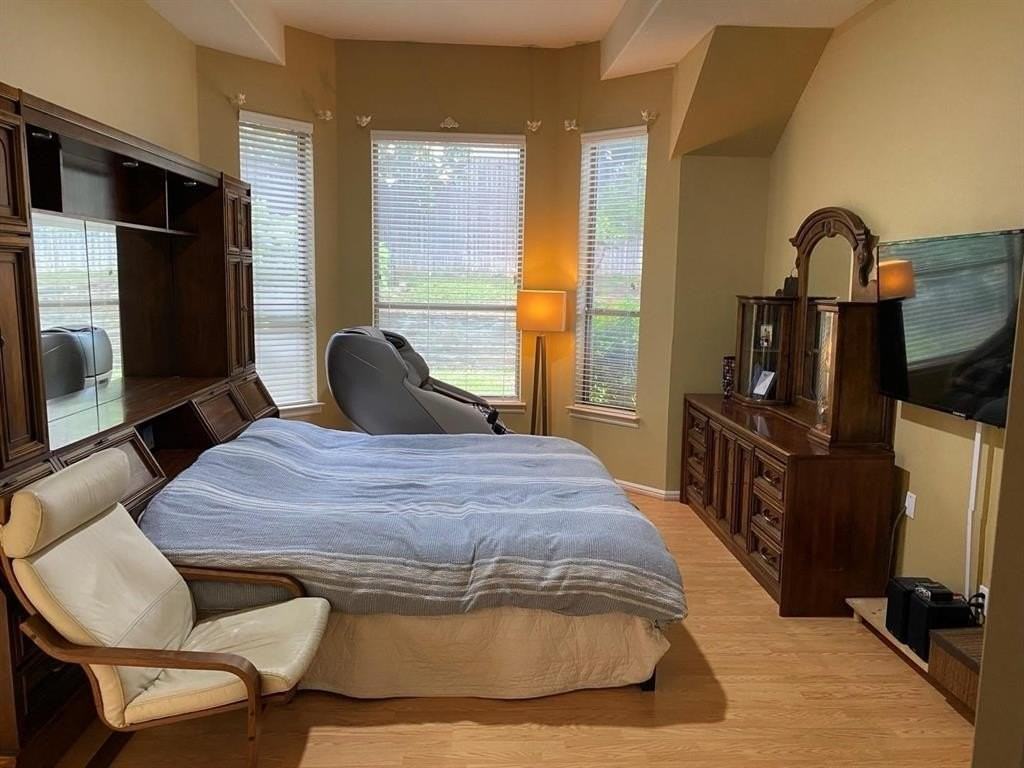 2945 Silvercrest Ln - Photo 3 of 16