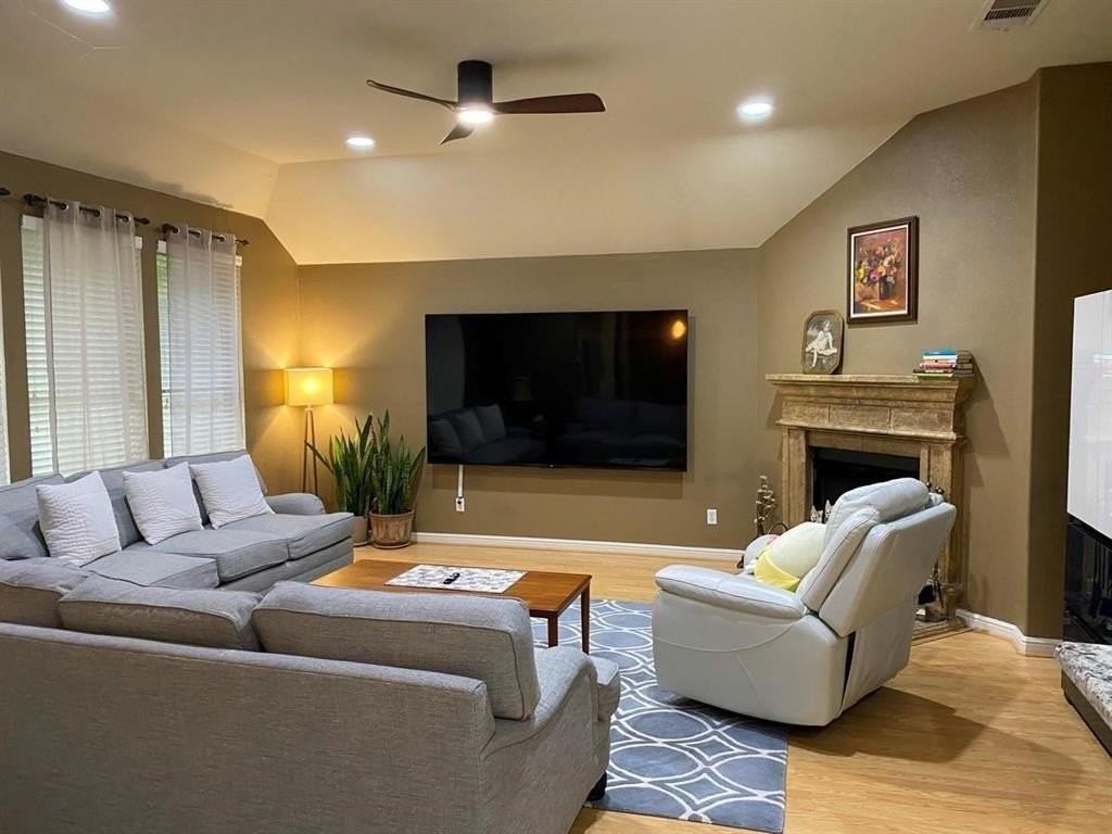 2945 Silvercrest Ln - Photo 7 of 16