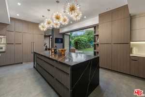 featured image of 5415 Amestoy Ave