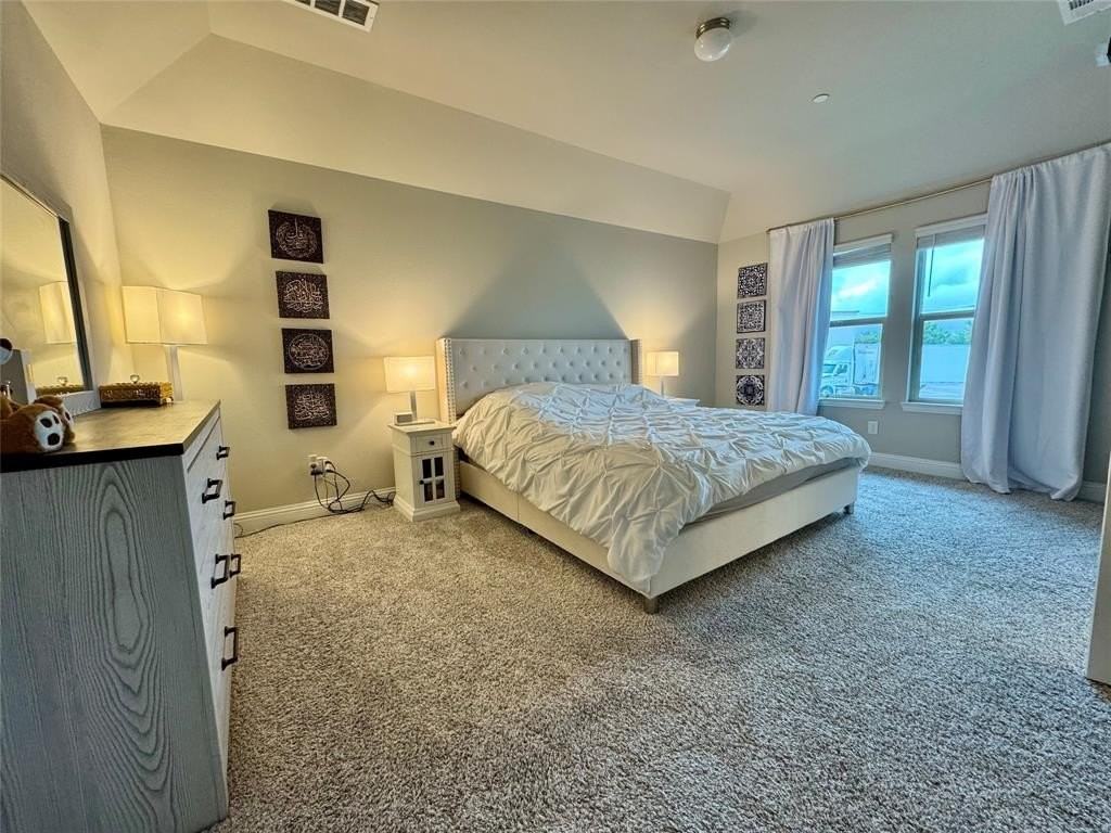 1045 Keswick Dr - Photo 4 of 10