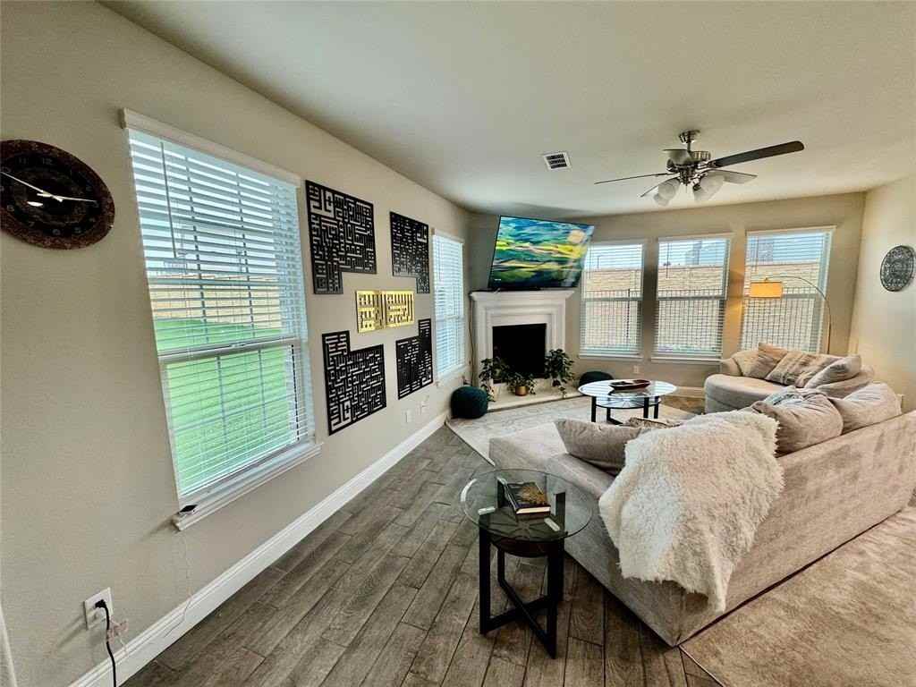 1045 Keswick Dr - Photo 5 of 10