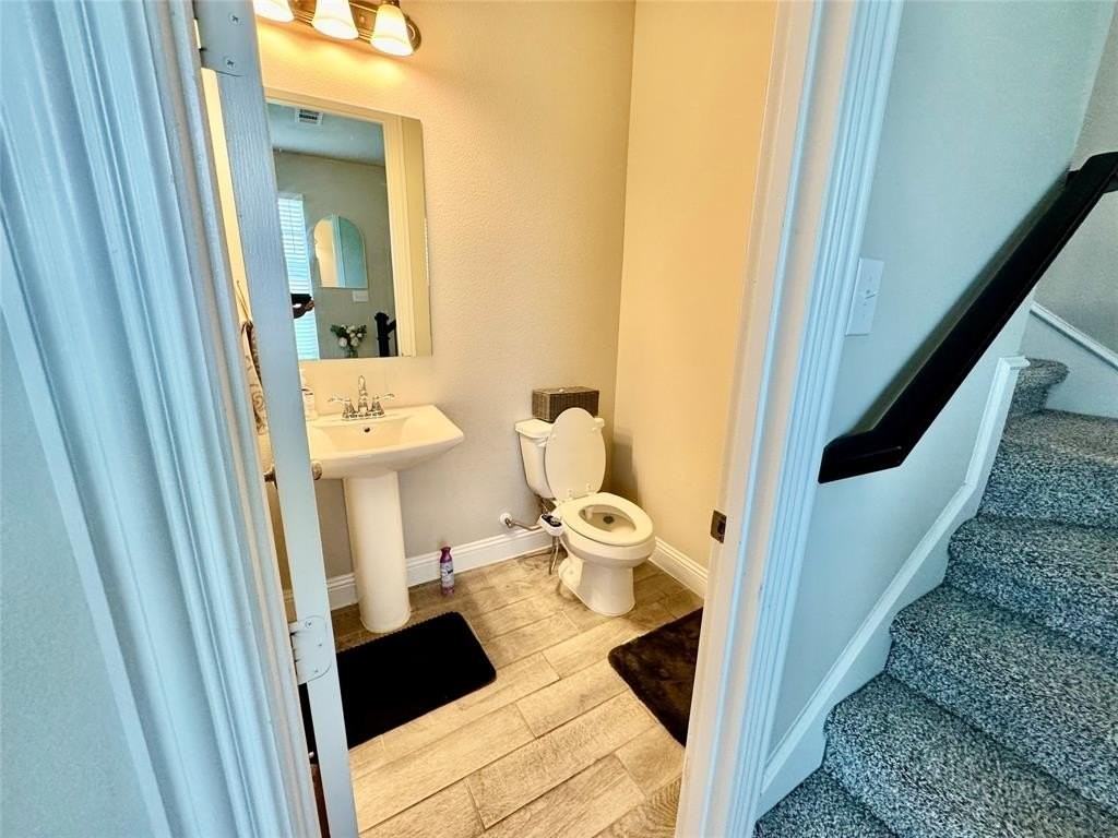 1045 Keswick Dr - Photo 6 of 10