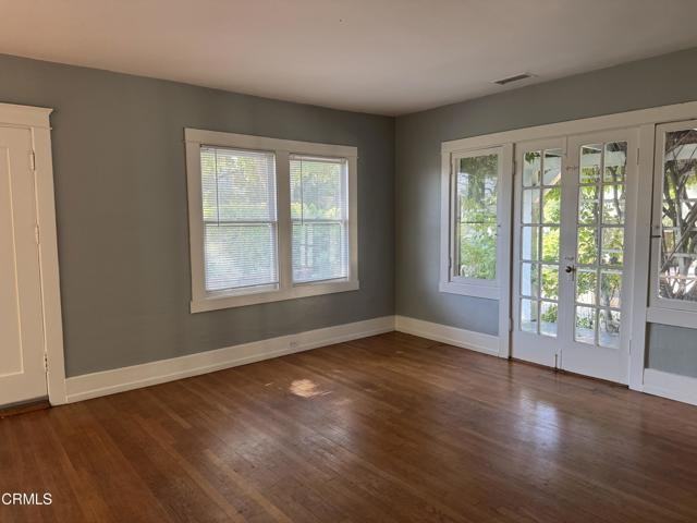 742 N Mentor Ave - Photo 5 of 8