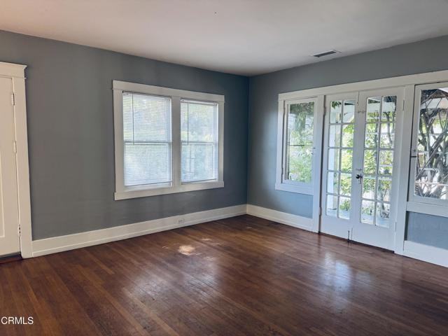 742 N Mentor Ave - Photo 6 of 8
