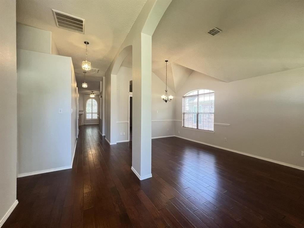 2043 Wimbledon Dr - Photo 3 of 34