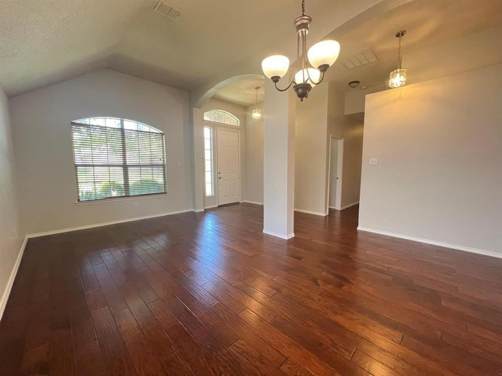 2043 Wimbledon Dr - Photo 4 of 34