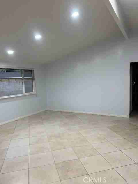 1083 Gilwood Ave - Photo 5 of 7