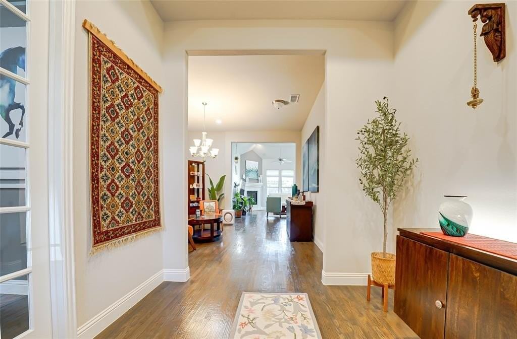 528 Warner Dr - Photo 5 of 34