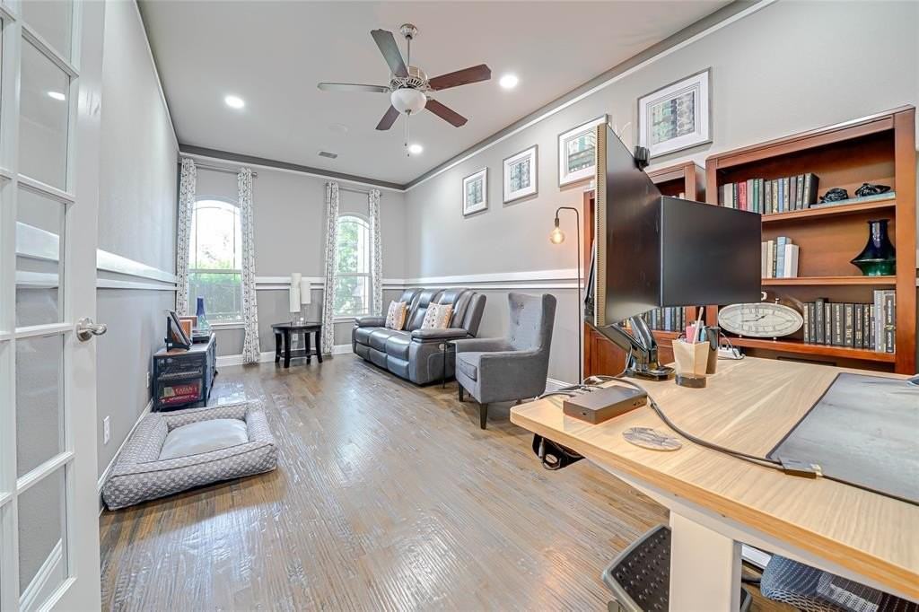 528 Warner Dr - Photo 6 of 34